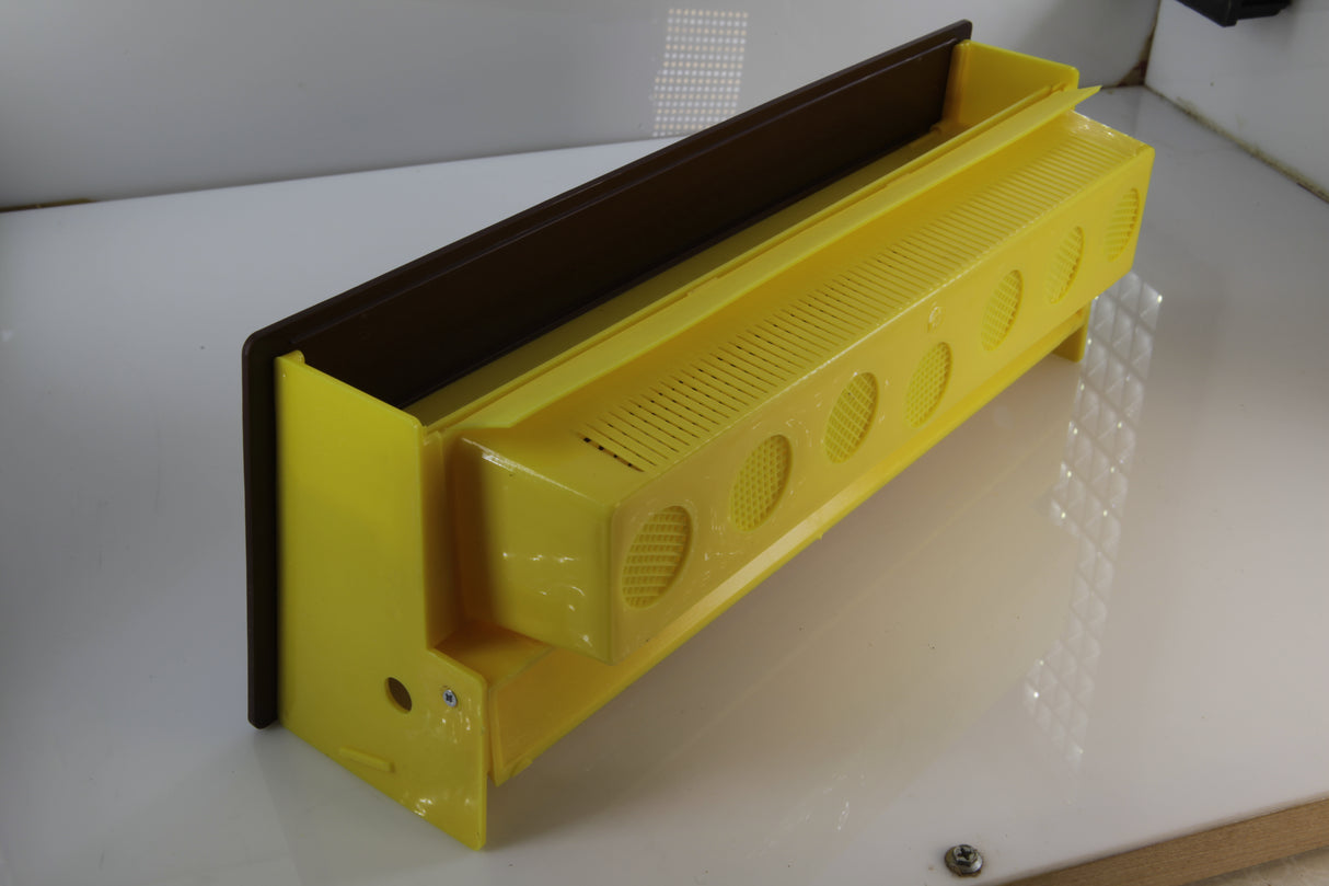 Bug Farmer™ External Hive Mount Plastic Pollen Trap: